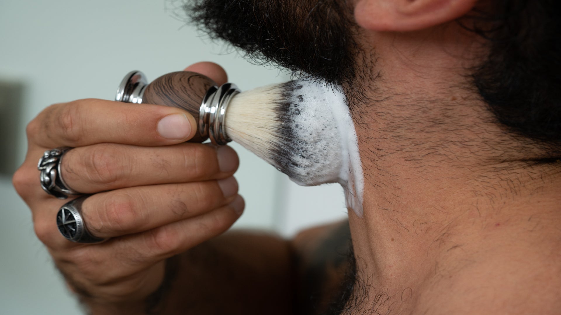 Rasierschaum, Rasierseife oder Rasiercreme für die Rasur