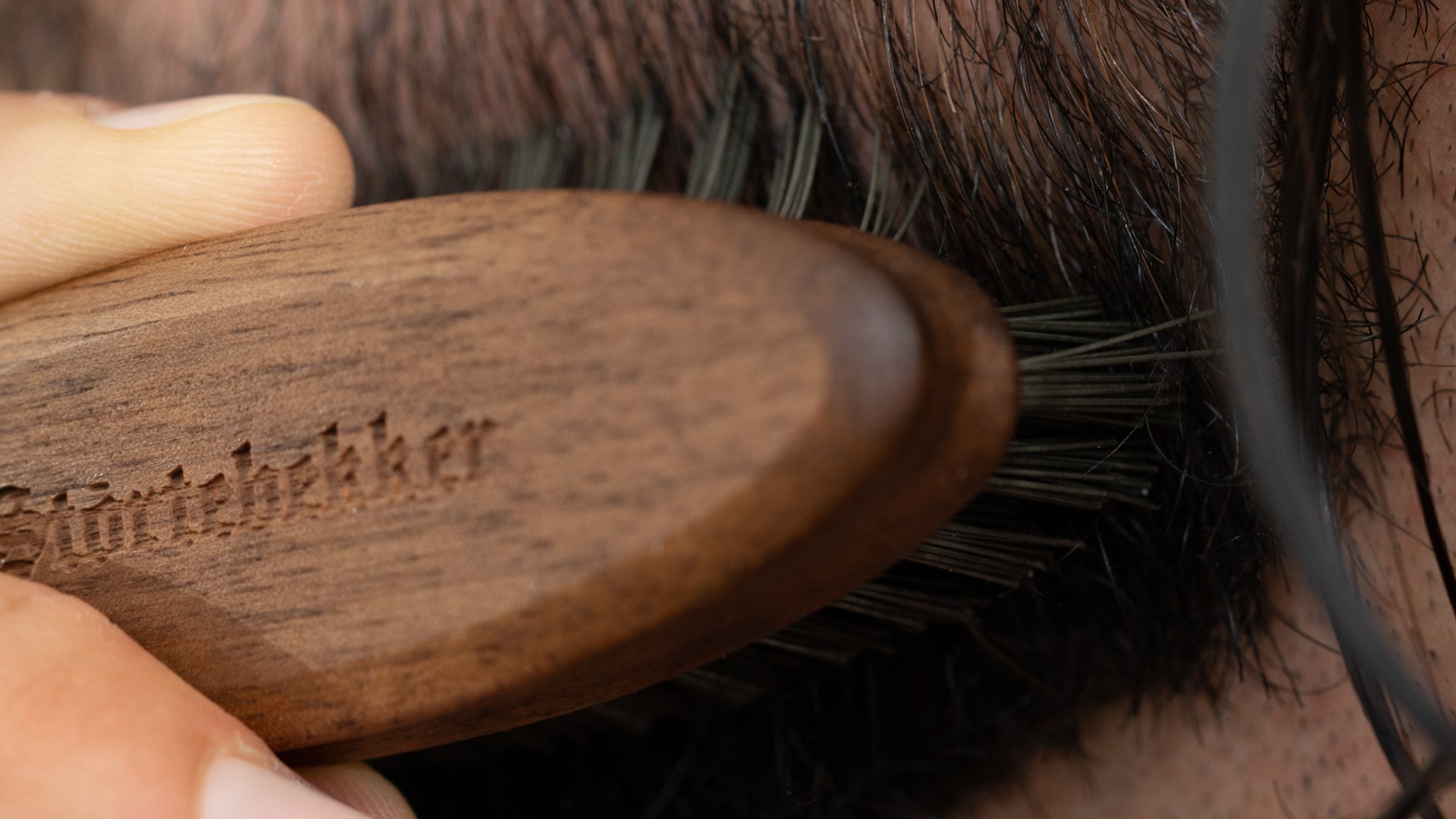 Bartkamm oder Bartbürste - welches Werkzeug ist das richtige für Deinen Bart?